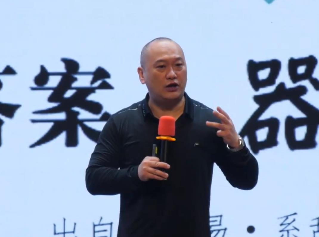何捷，講座《革命文化題材課文學習評價的設計》