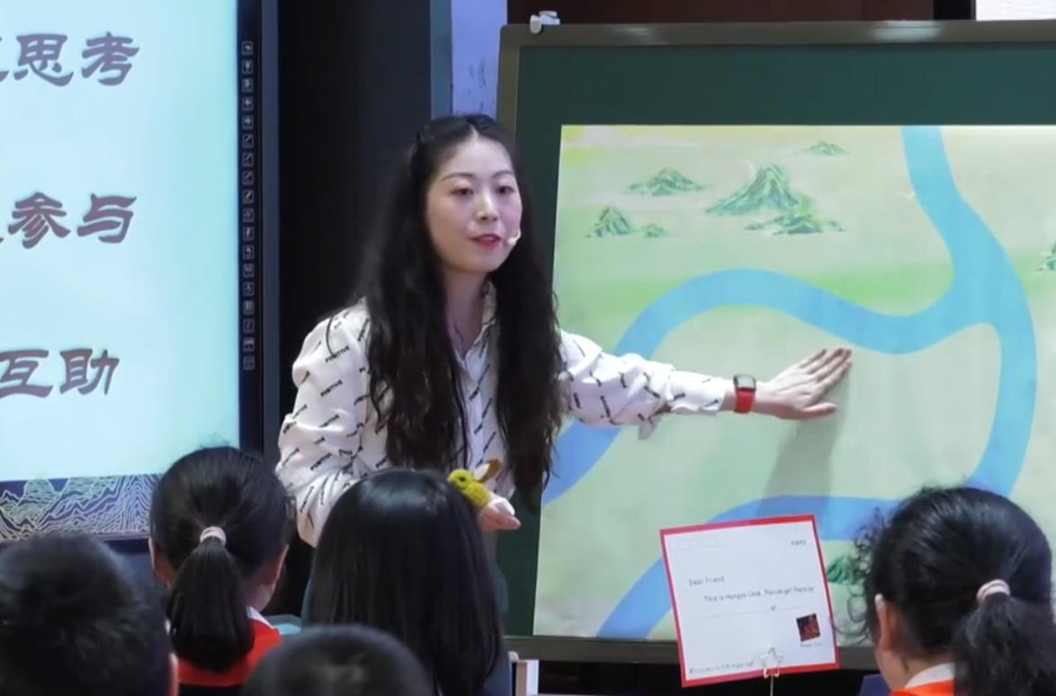 凌俐，綜合語(yǔ)用課《This is Chongqing》，五年級(jí)，自編文本