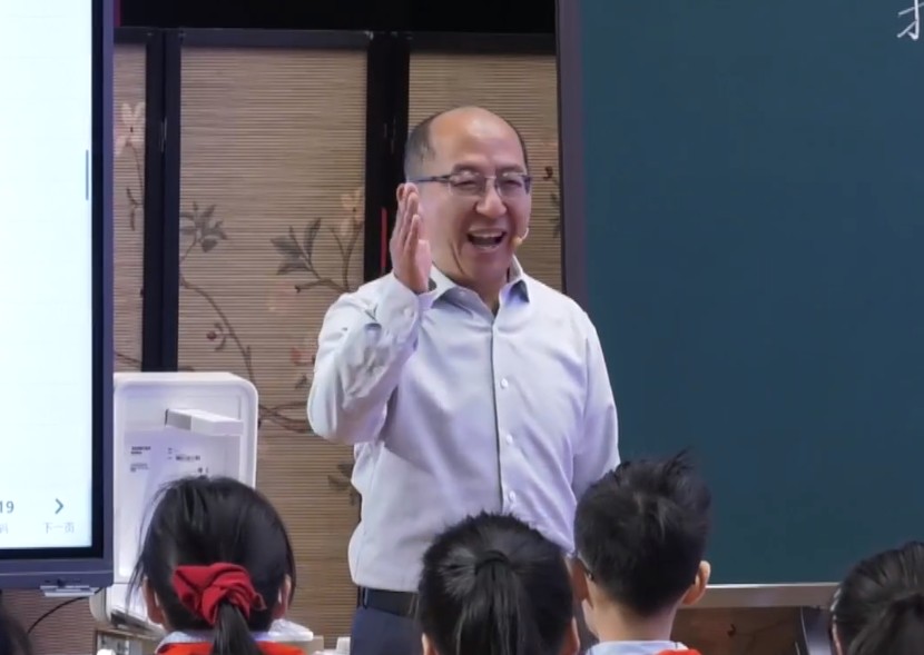 吳軼，《習(xí)作：我的“自畫像”》，四年級下冊，第七單元