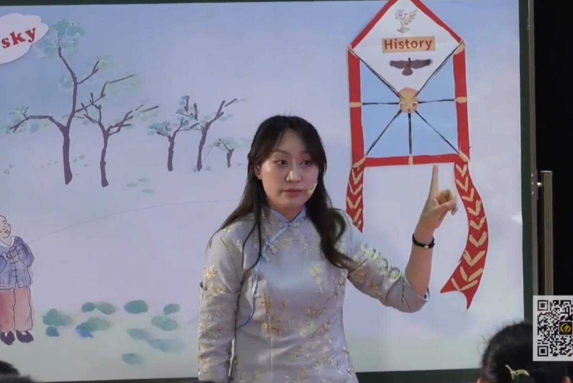 陳華曦，閱讀課《FLY AROUND THE WORLD》，五年級(jí)，自編文本