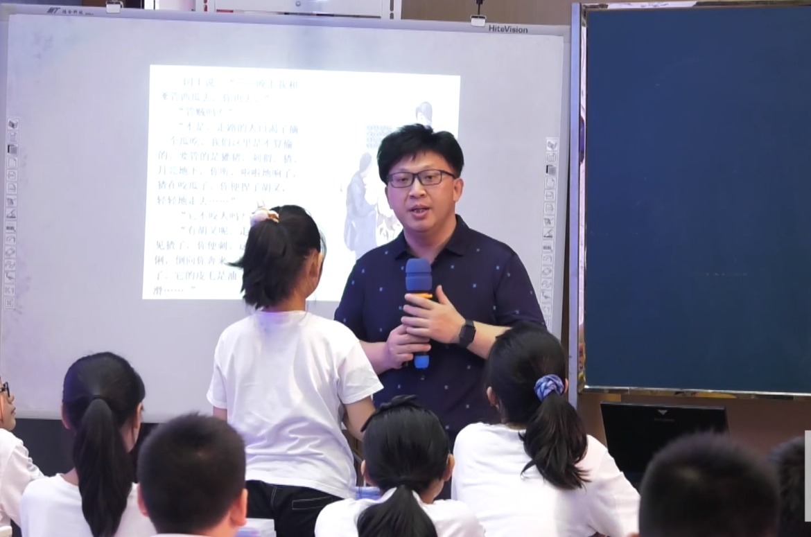張學(xué)偉《少年閏土》+微講座，六年級(jí)上冊(cè)八單元
