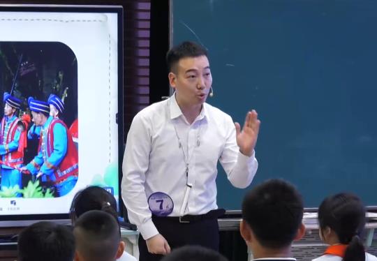 吳焊，《太陽(yáng)出來(lái)喜洋洋》，四年級(jí)上冊(cè)，第六單元，蘇少版