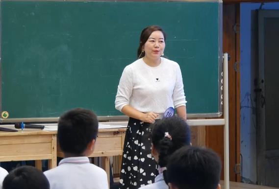 熊超，《打秋千》，三年級(jí)下冊(cè)，湘藝版